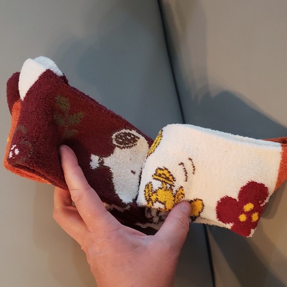 Peanuts Fall fuzzy crew socks 3 PK NWT - Picture 3 of 5